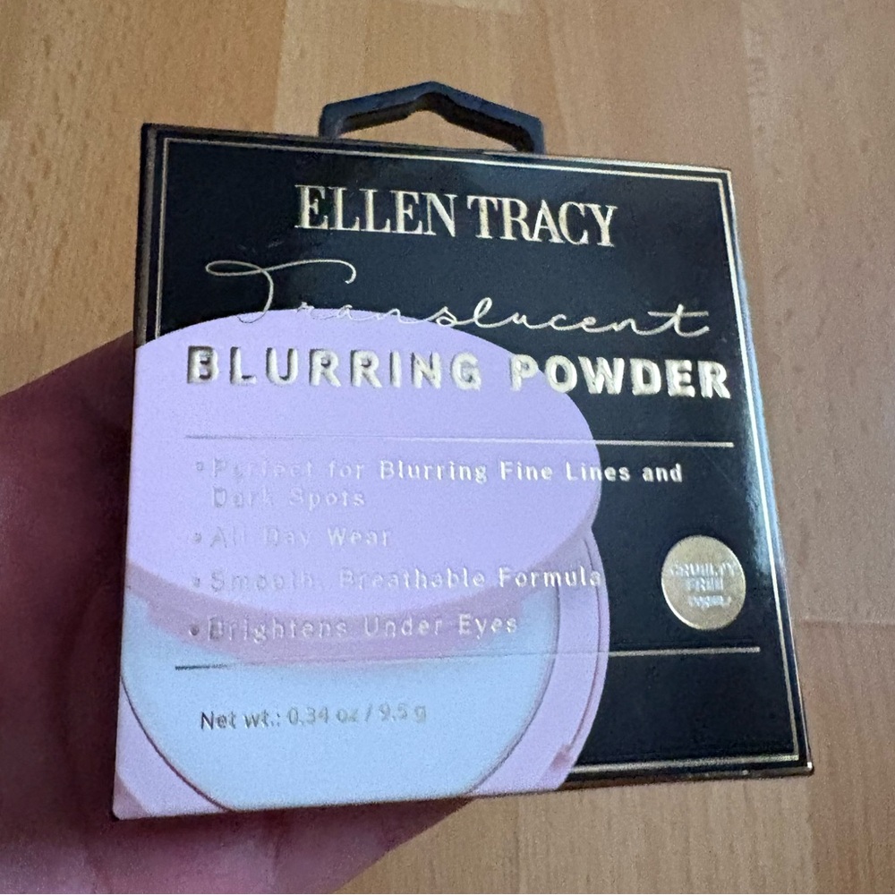 Ellen Tracy Translucent Blurring Powder Brand New Factory Sealed.